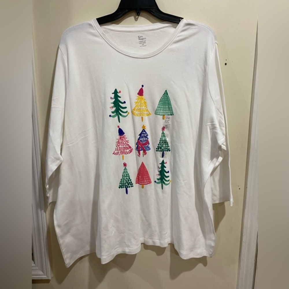 Crown & Ivy … Size: 4X… White Christmas T‎ Shirt Adorned with Trees…NWT